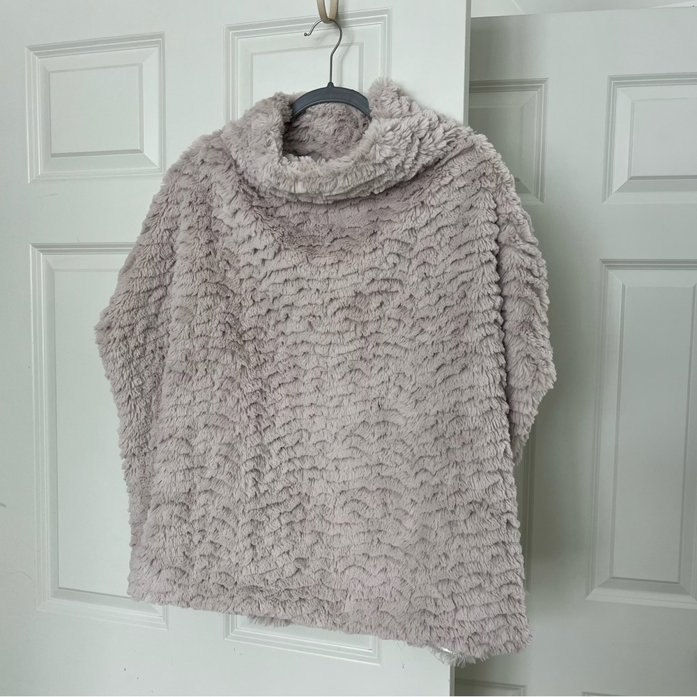 Faux fur sleeveless top, M